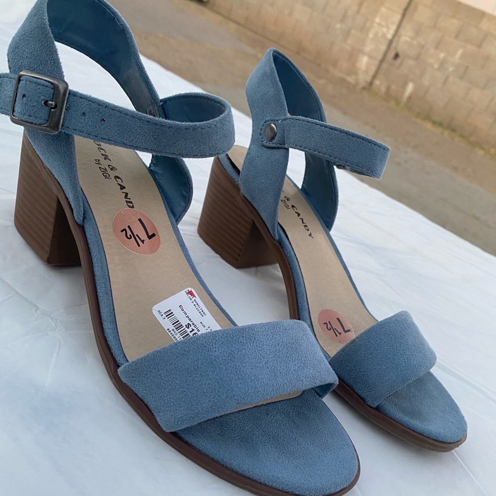 Sandals with heel